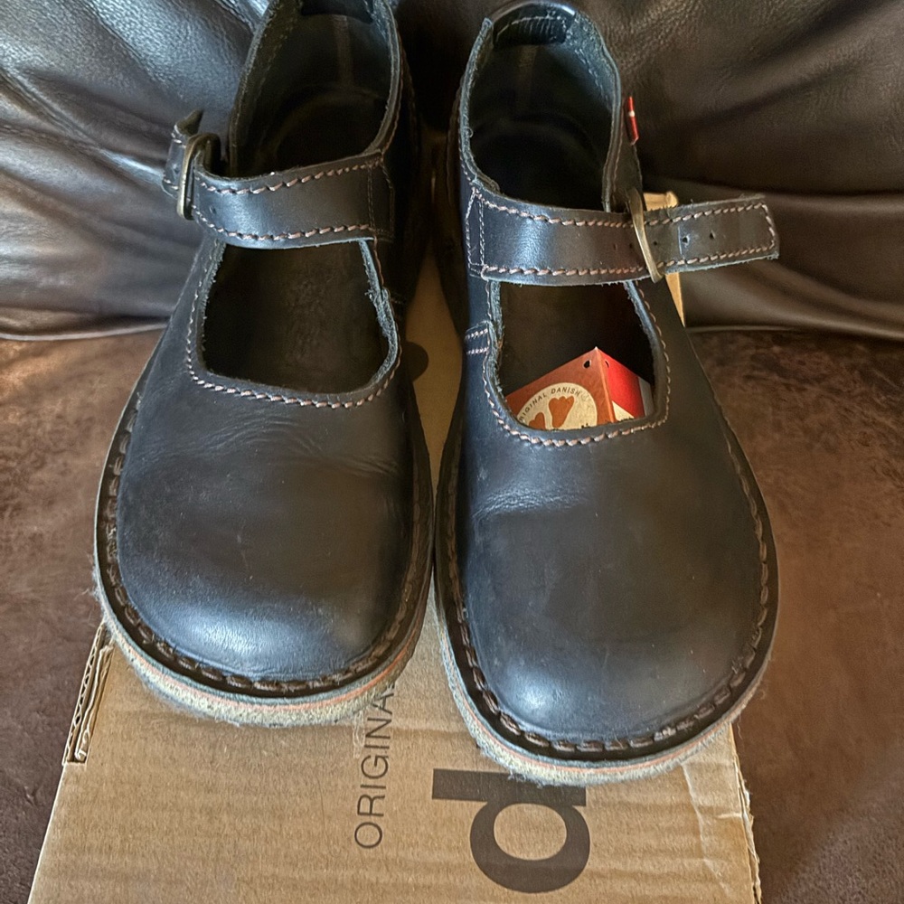 Stylish Black Leather Mary Jane Flats